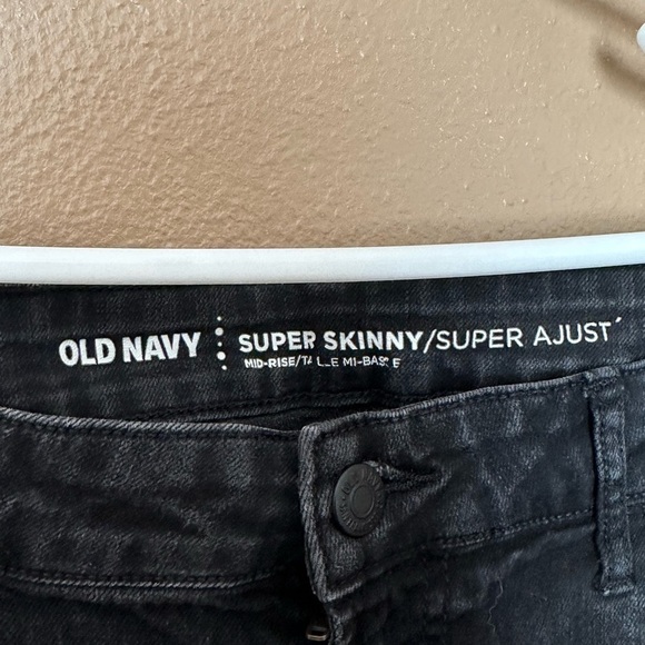 Old Navy Mid Rise Super Skinny in Black Size 8 - Picture 4 of 4